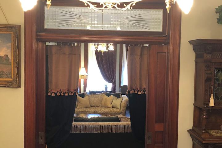 Vineyard Mansion & Carriage House Bed & Breakfast