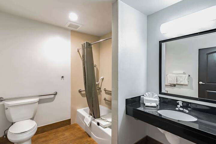 Room 25 of 29