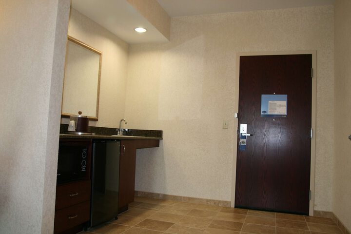 Room 9 of 37
