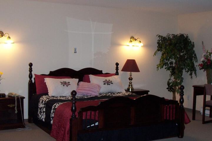 Model a Inn