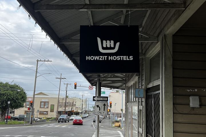 Howzit Hostels Hawaii