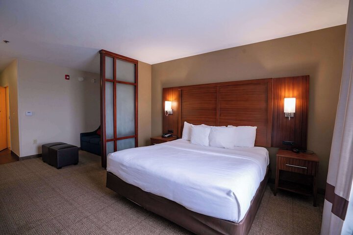 Comfort Suites Flowood - Jackson Airport (must meet transportation requirement)