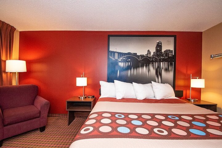 Room 32 of 35
