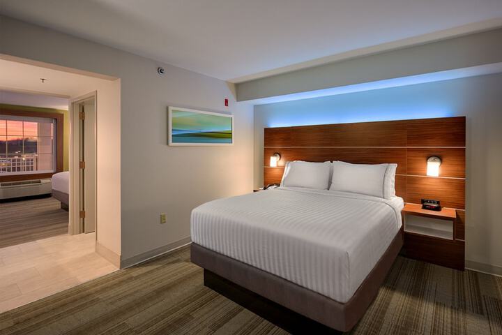Holiday Inn Express and Suites Pigeon Forge Sevierville by IHG