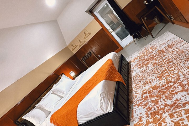 Room 10 of 126