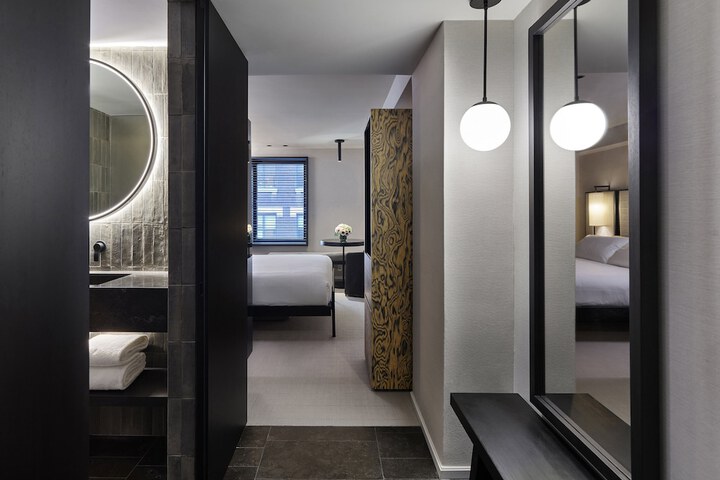 Room 21 of 43