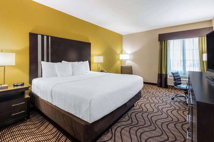 La Quinta Inn & Suites by Wyndham Artesia