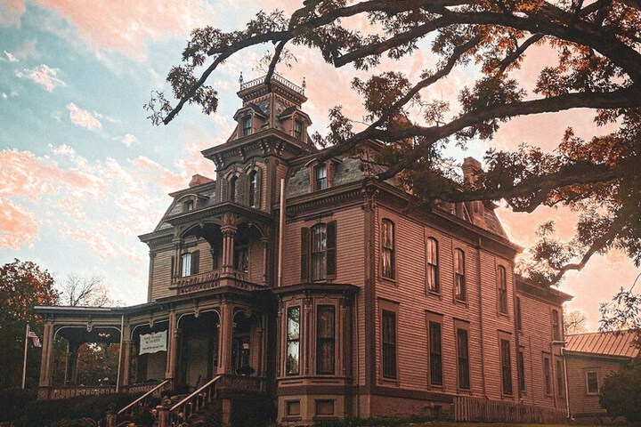 Garth Woodside Mansion B & B