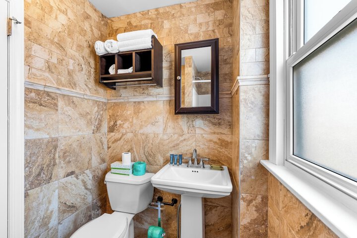 Buttercup Suites
