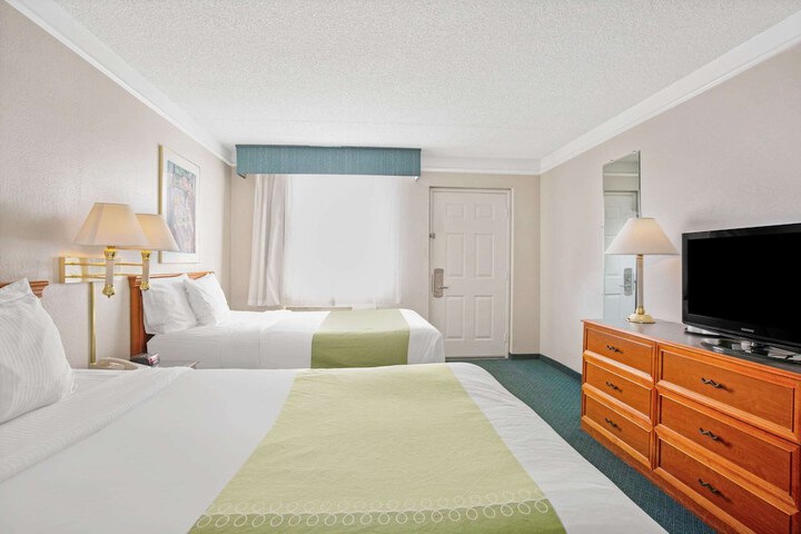 Room 25 of 28