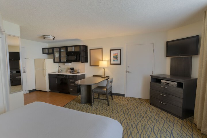 Room 19 of 38