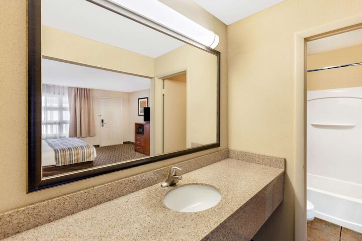 Room 39 of 49