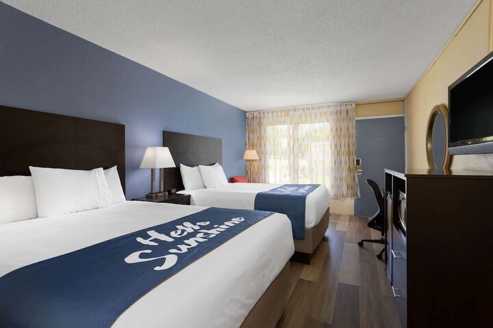 Room 12 of 25