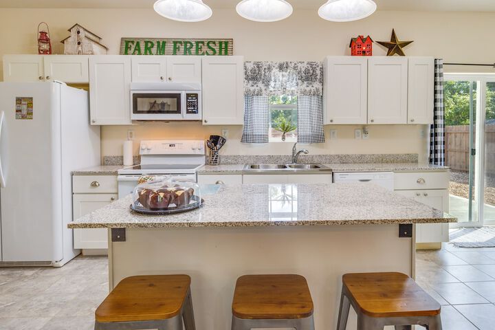 Charming Gravois Mills Escape w / Private Backyard!