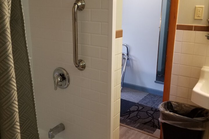 Room 40 of 114