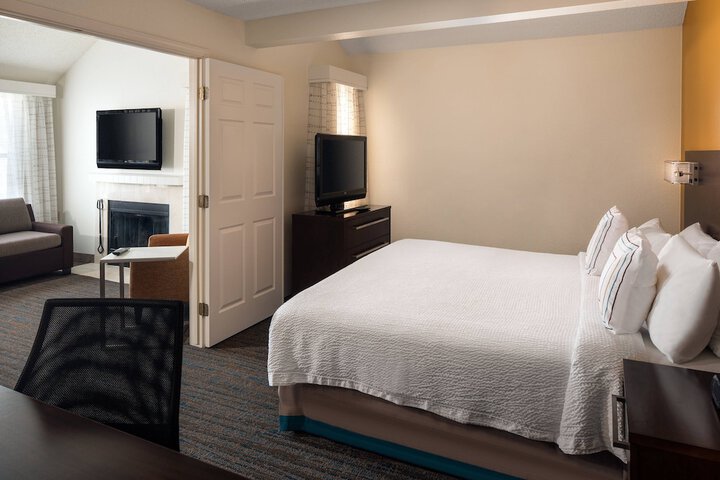 Room 17 of 28