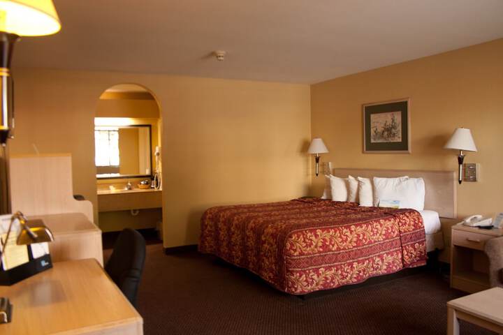 Room 14 of 27