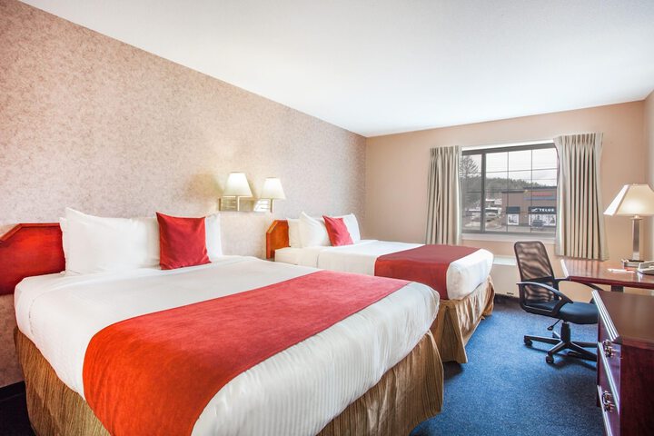 Ramada by Wyndham 100 Mile House