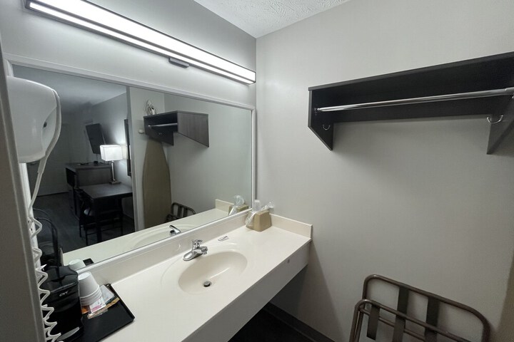 Embassy Inn