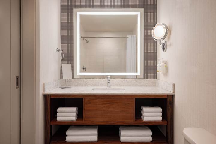 Pomeroy Hotel Fort McMurray