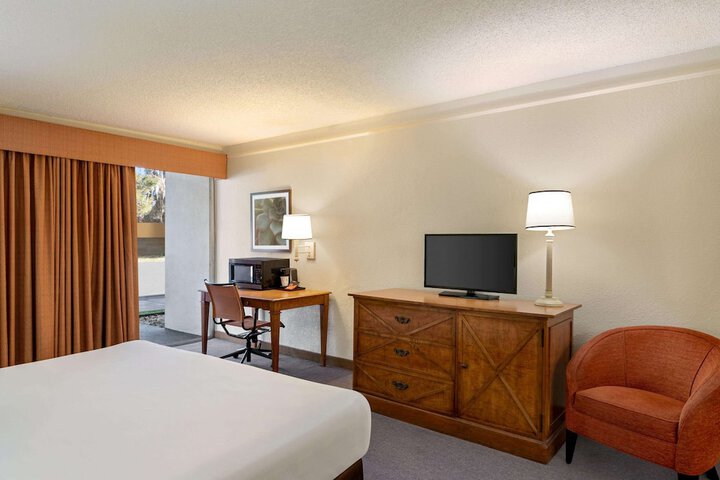 Room 16 of 35