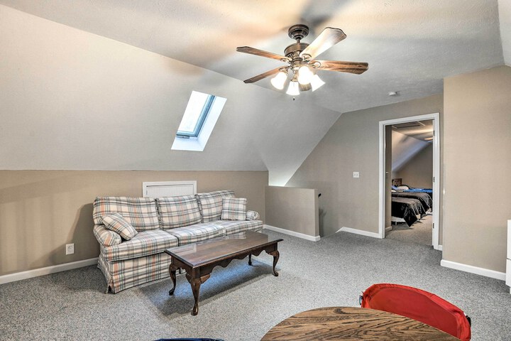 Lake Hartwell Home w / Private Dock & Hot Tub!