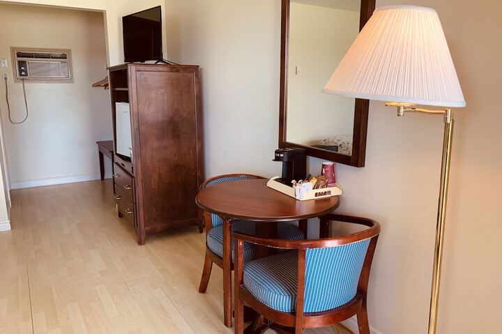 Room 52 of 103