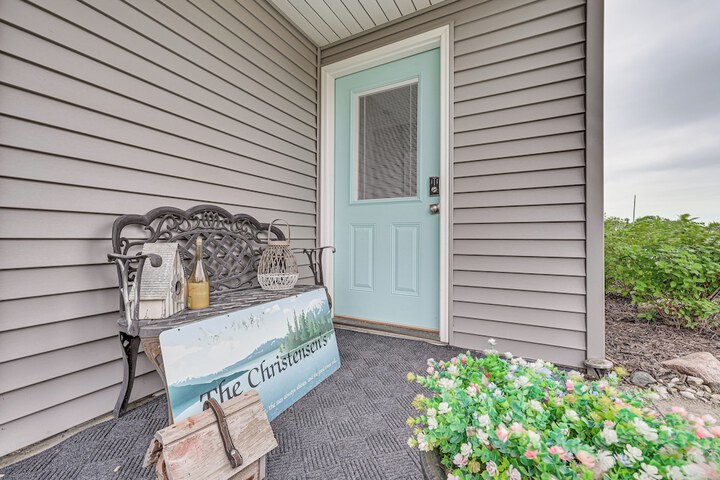 Anglers Cottage on Lake Cornelia: Pets Welcome!