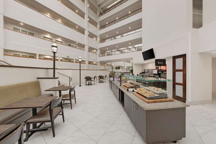 Embassy Suites by Hilton Milwaukee Brookfield