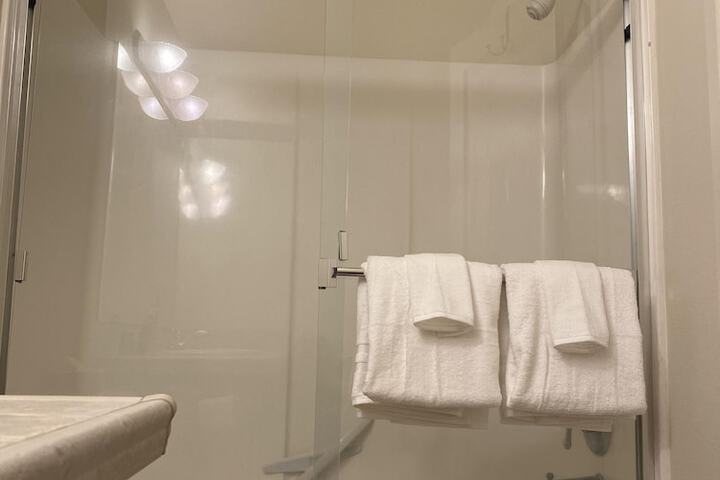 Room 11 of 19