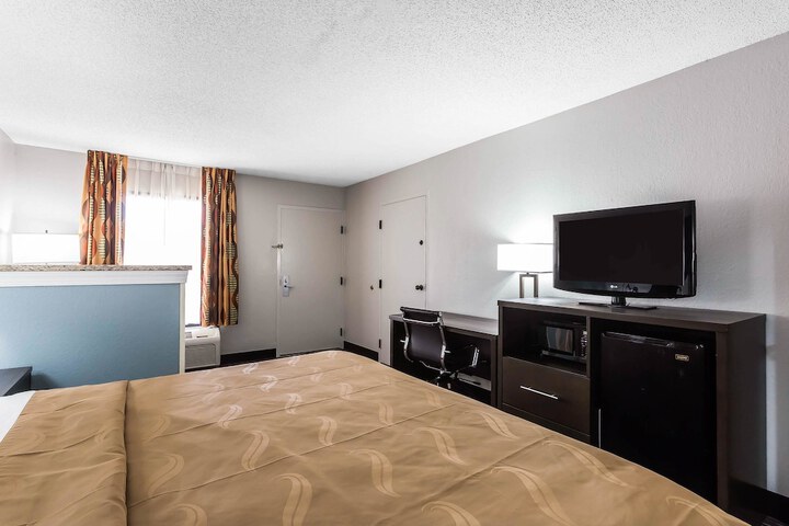 Room 16 of 29