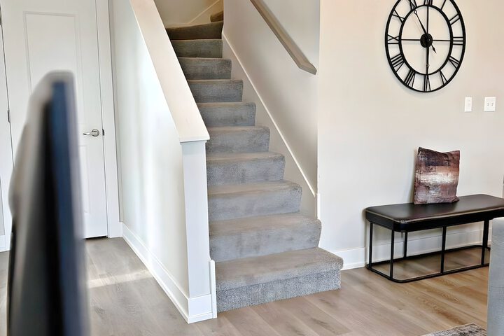 Modern 4BR with Parking - WV rep 4