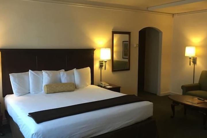 Room 15 of 32
