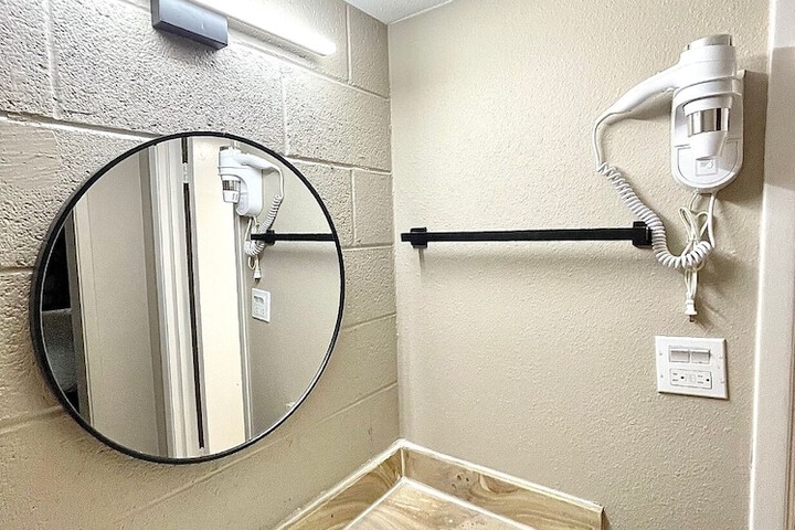 Room 8 of 14