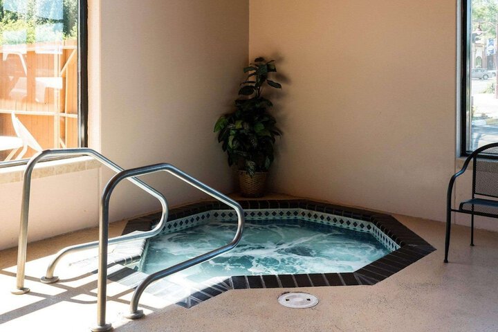Pool 4 of 37