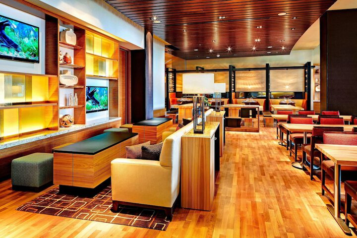 Lounge 124 of 167