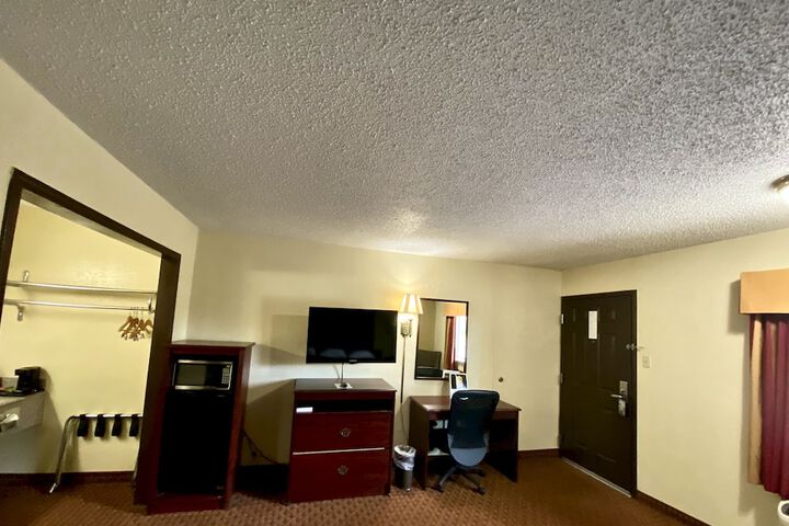 Room 32 of 35