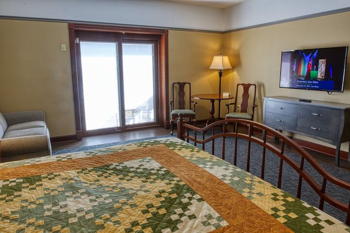 Room 13 of 30