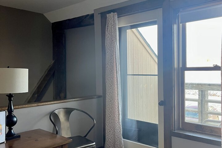 Room 208 of 294