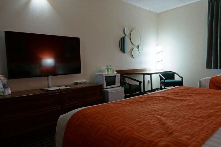 Room 8 of 20