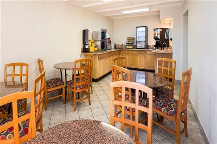 Days Inn by Wyndham Neptune Beach