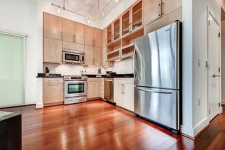 Global Luxury Suites at Park Crest Lofts