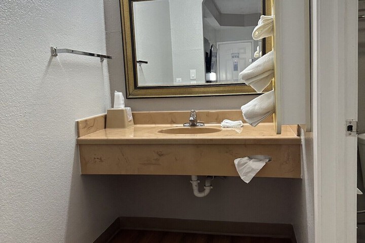 Motel 6 Alvarado TX