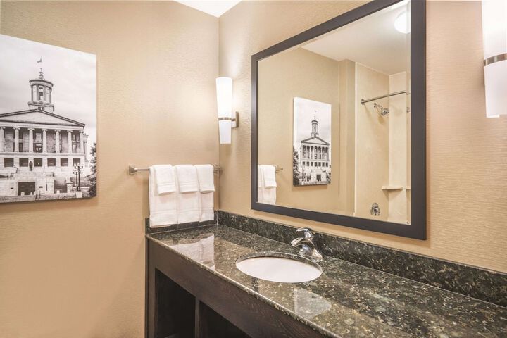 La Quinta Inn & Suites by Wyndham Smyrna TN - Nashville