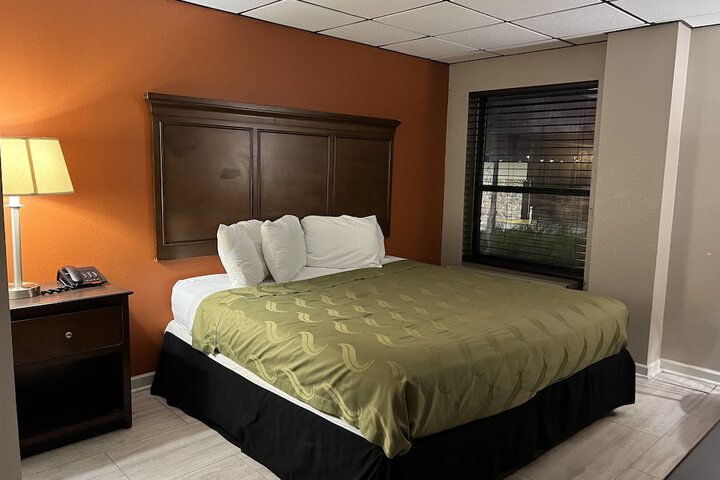 Room 11 of 28