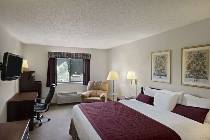 Room 5 of 8