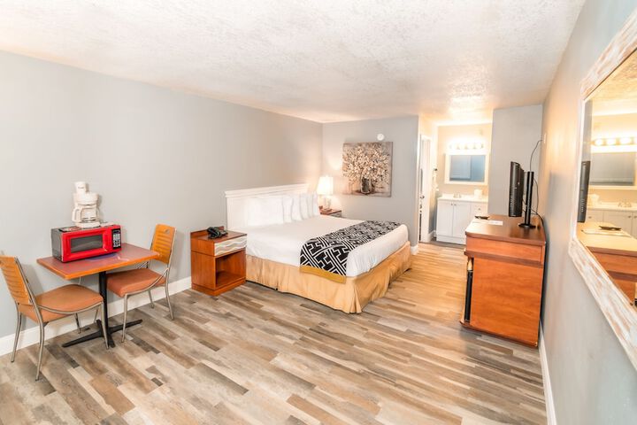 Room 30 of 34