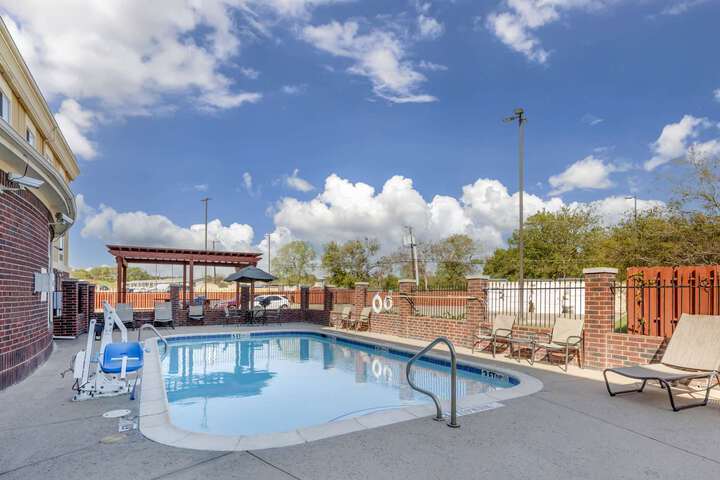 Comfort Inn & Suites (Formerly Executive Inn & Suites Mexia)