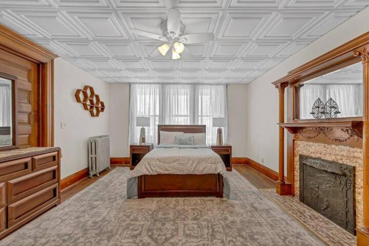 The Victorian on South Park - Sleeps 6