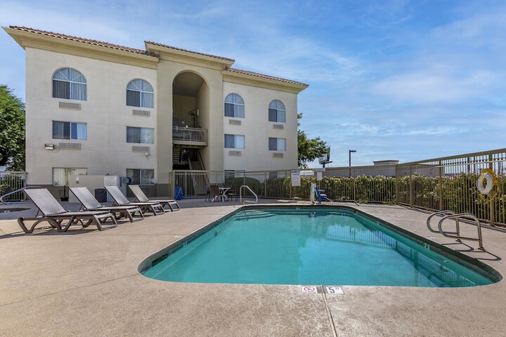 Pool 6 of 41